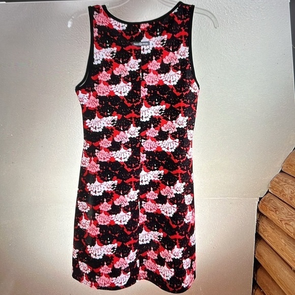 NUU MUU ATHLETIC KEYHOLE DRESS. Size Medium. Red,Black,White floral.Sleeveless - Picture 1 of 5